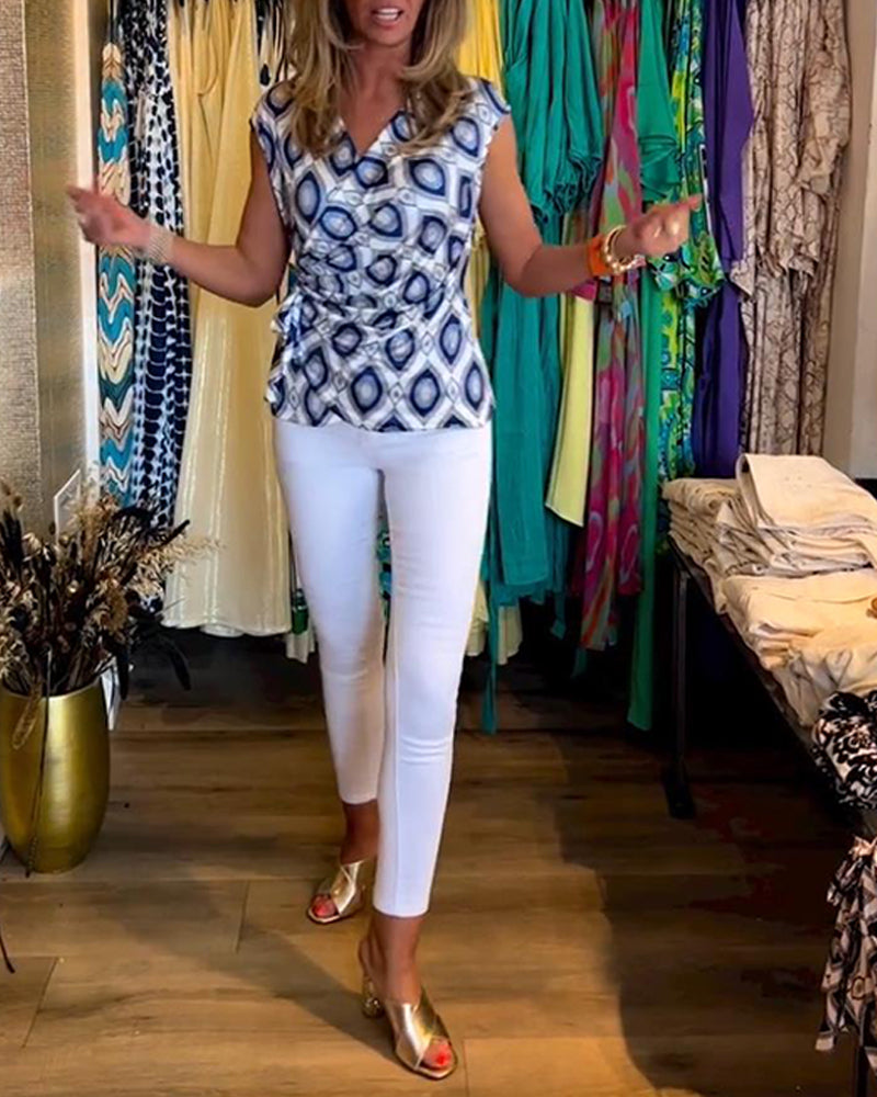 Printed lace-up sleeveless elegant top