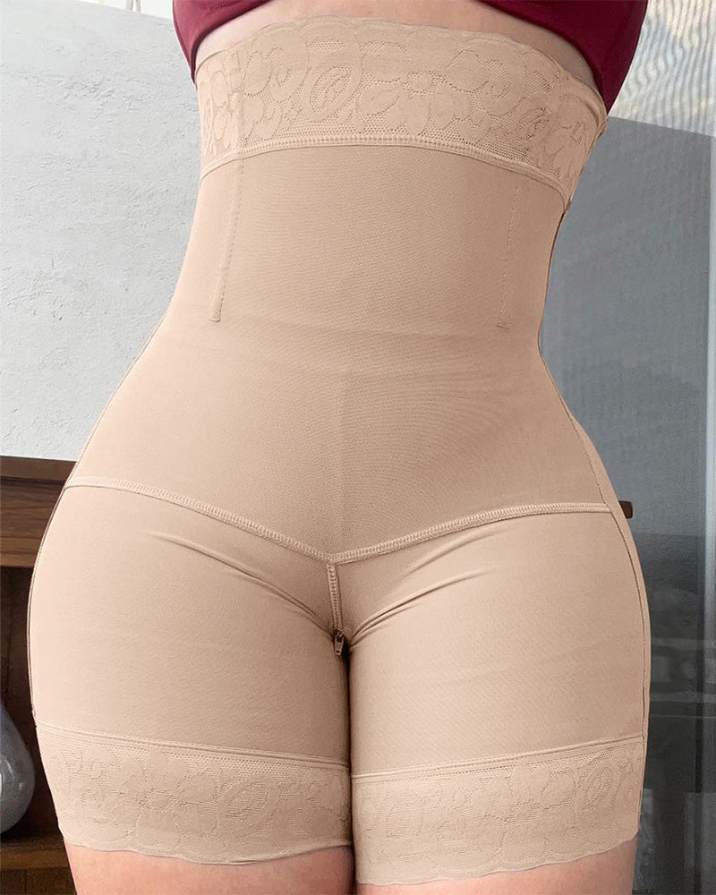 One-piece hip-lifting body shaper
