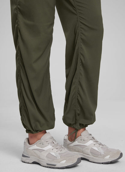 Lightweight Straight Leg Workout Pocket Pant 28"